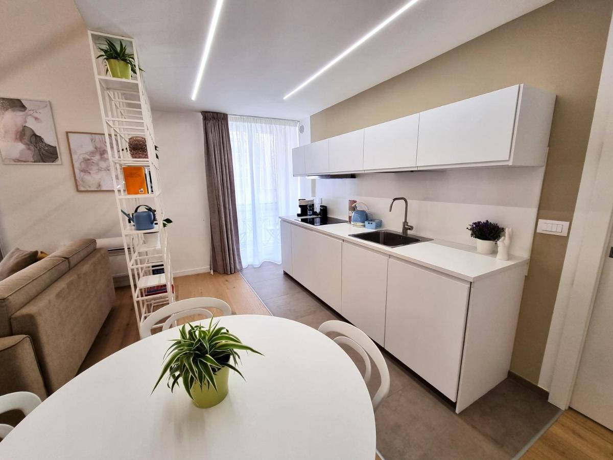 Santa Chiara Apartment